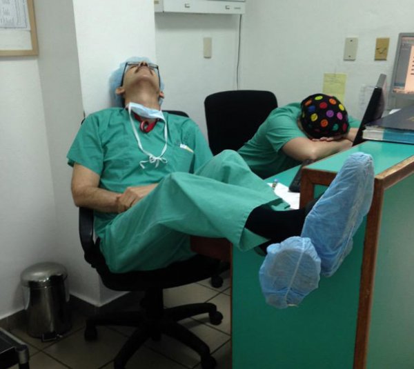牙椅上护士睡觉图片